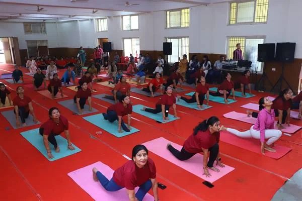 भोपाल पुलिस मुख्यालय में सामूहिक योग
